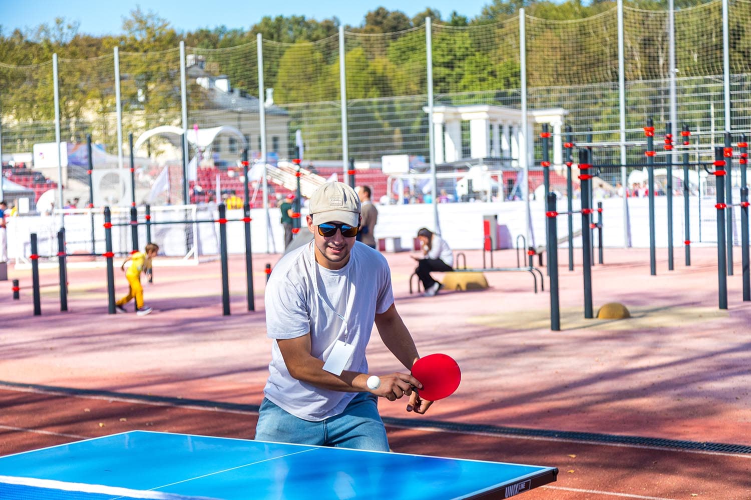 Яркие фотозоны, футбольный дартс, кикер и многое другое