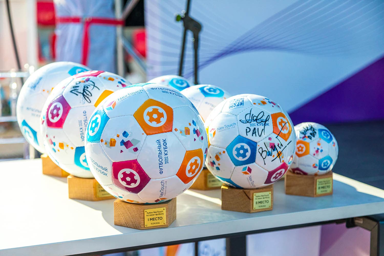 Болельщики поддерживают свои команды