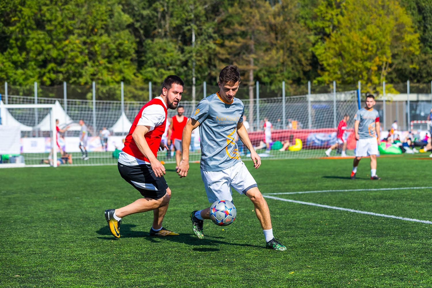 Болельщики поддерживают свои команды