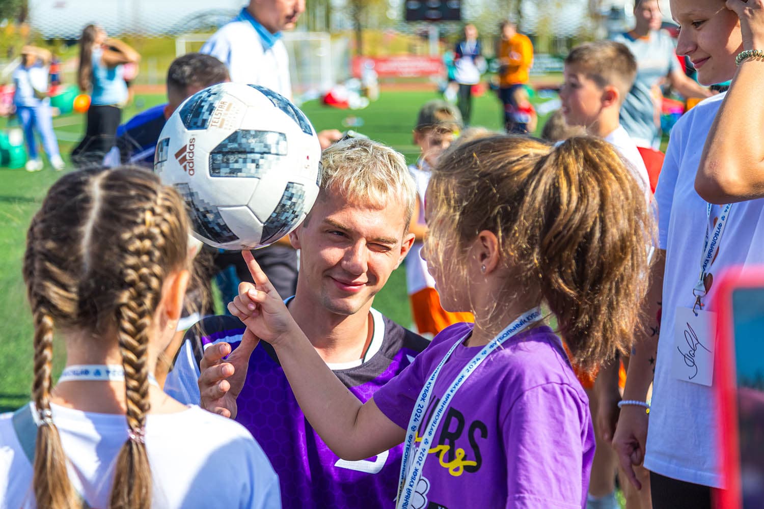 Болельщики поддерживают свои команды