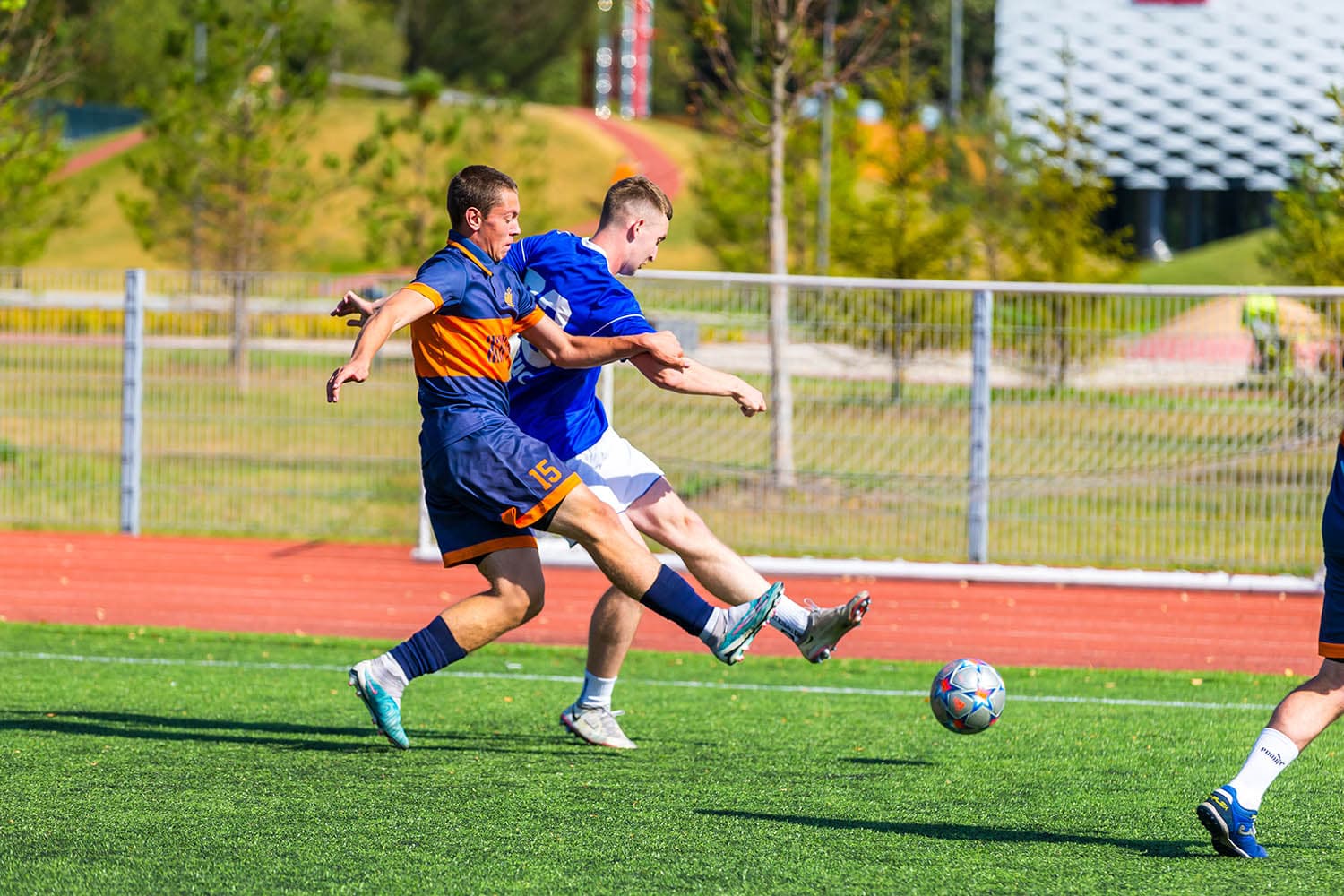 Болельщики поддерживают свои команды